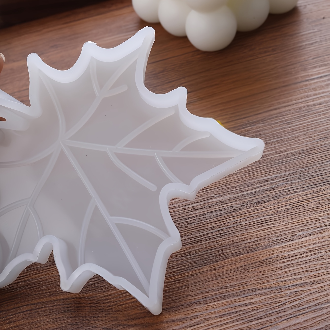 1PC Maple Leaf shaped Silicone - Candle Making Accessories 评论和价格